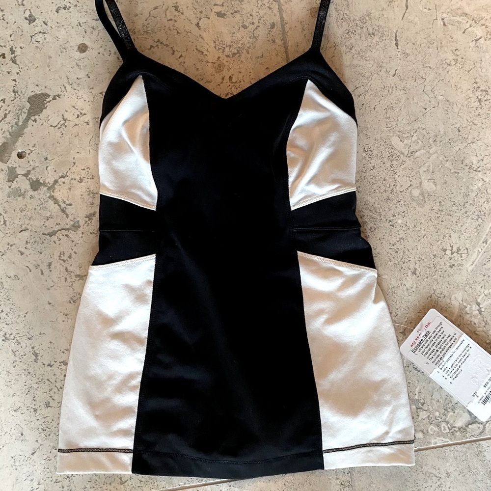 NWT *HTF* ELONGATE LULULEMON TANK BUILT-IN BRA 4